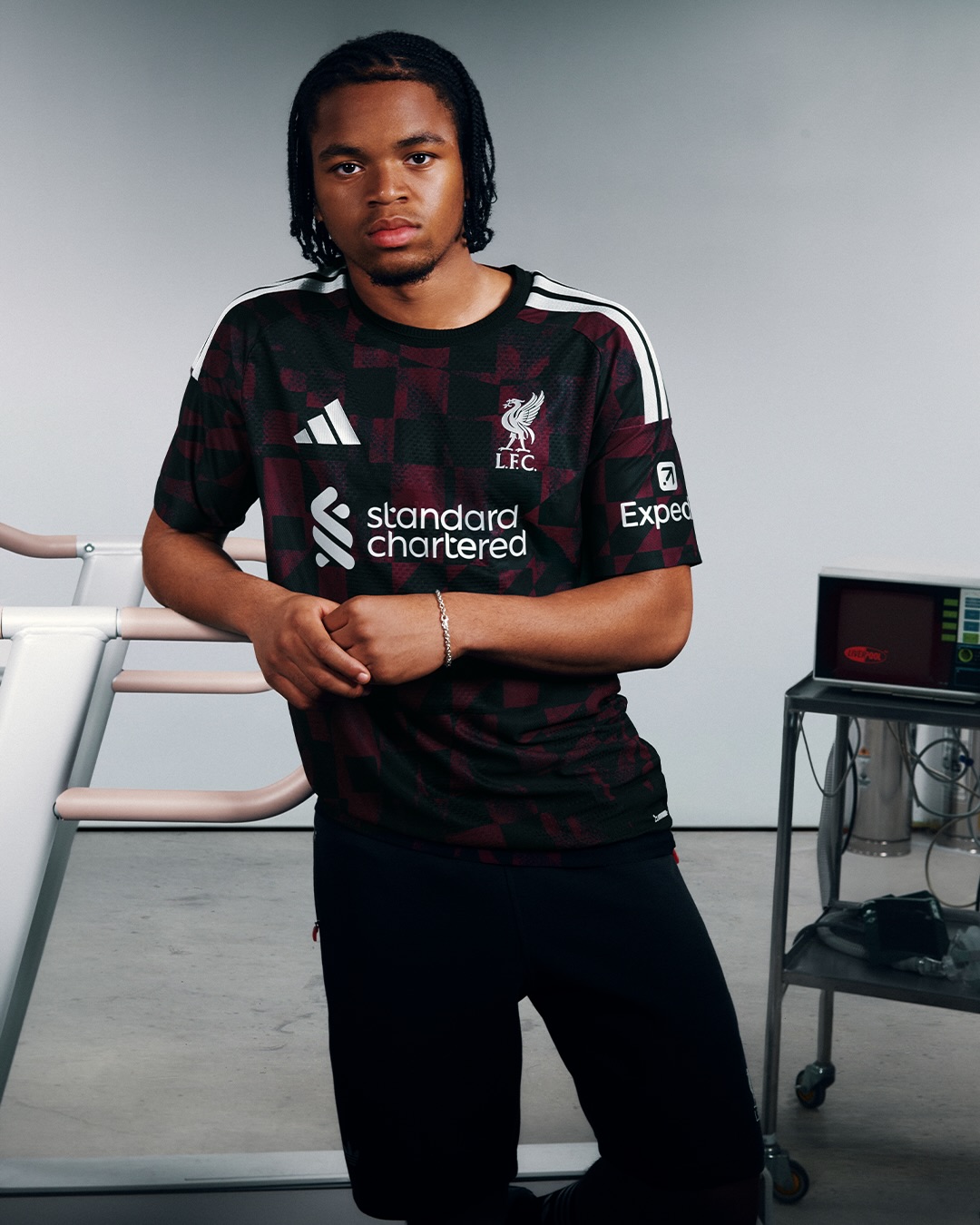 Our men’s team will wear the third kit for the first time at Brentford 😮‍💨🧪