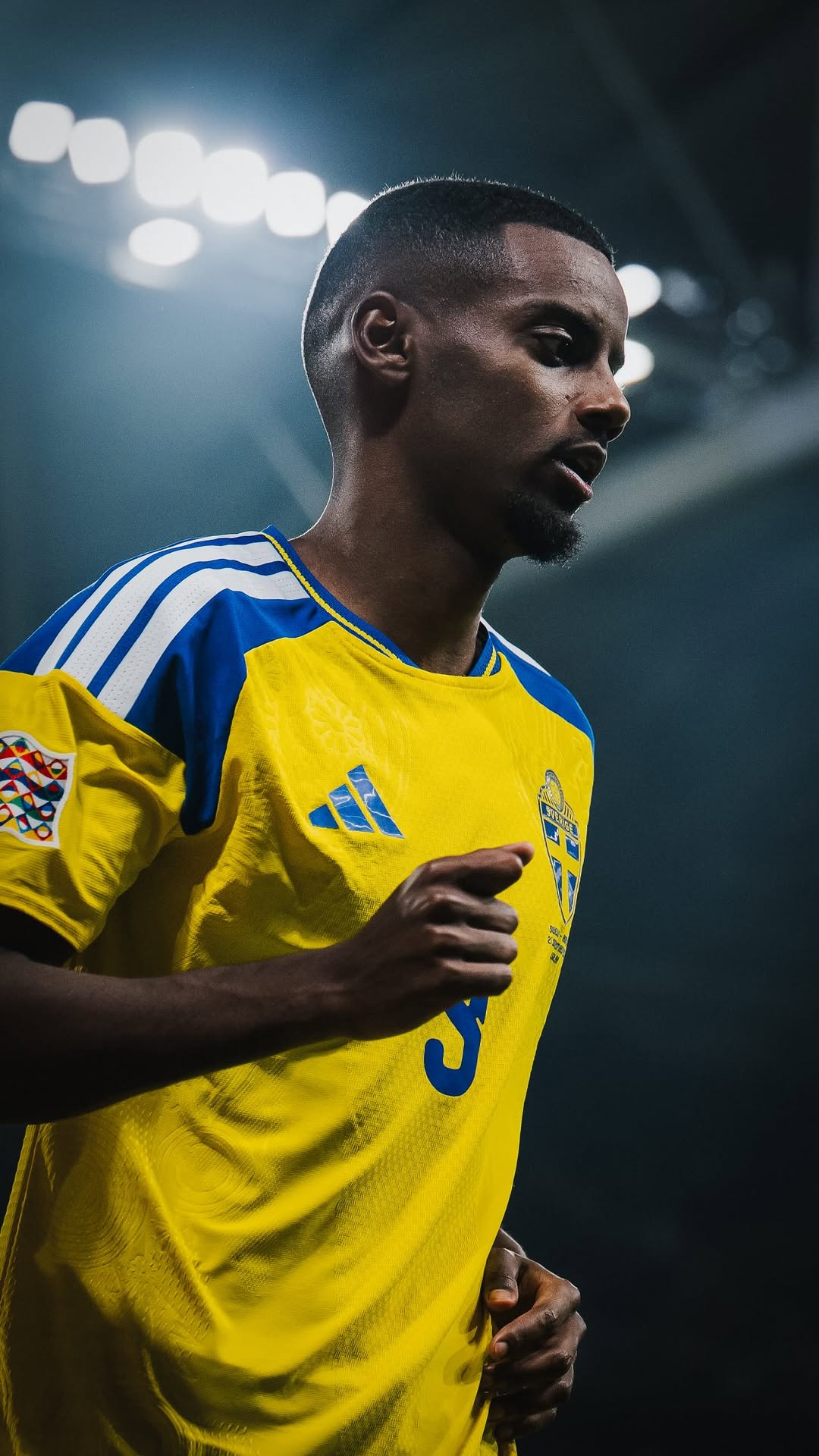 @alex_isak 💛💙